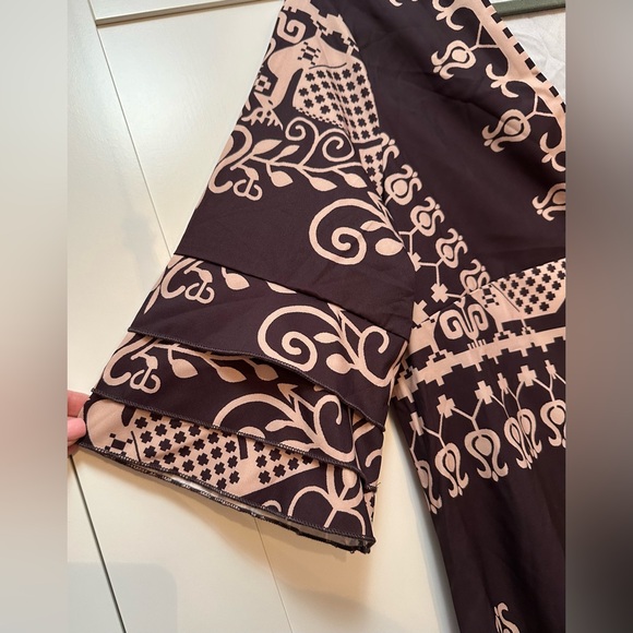 Printed Short Sleeve V Neck Dress Brown & Tan NEW! - Picture 3 of 4